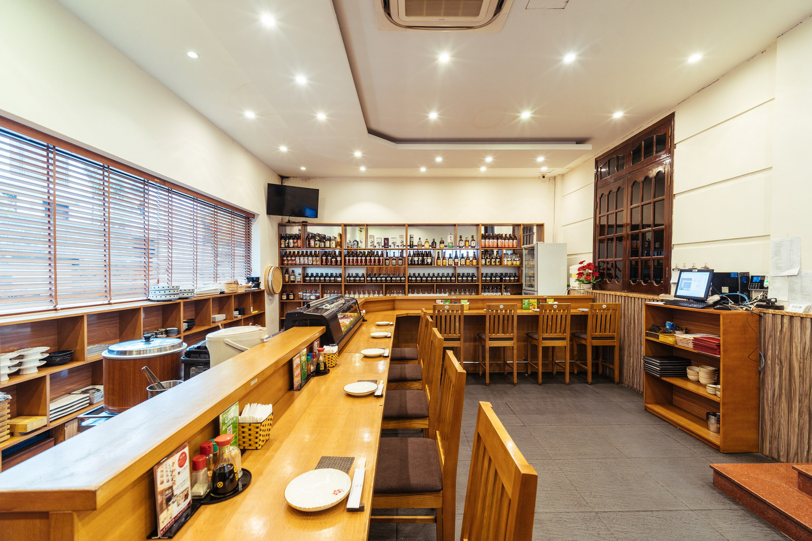 Quầy sushi nhà hàng Nhật Bản Takumi